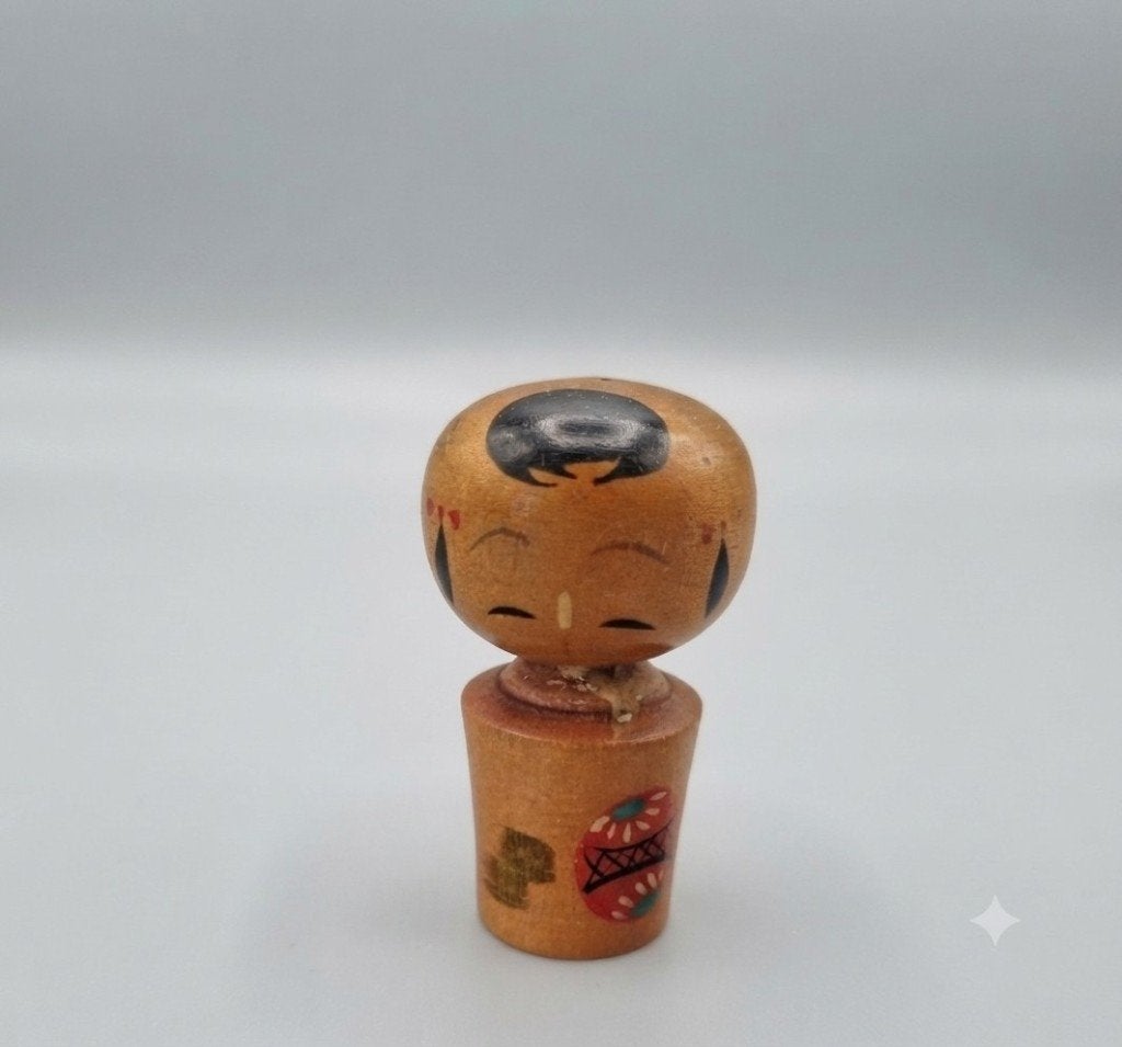 Joyeux Sosaku Kokeshi, Antiquités & Art, 6 cm, Enlèvement ou Envoi, Japon, Bois