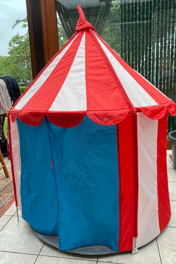Tente de cirque Ikea, Enlèvement, Comme neuf
