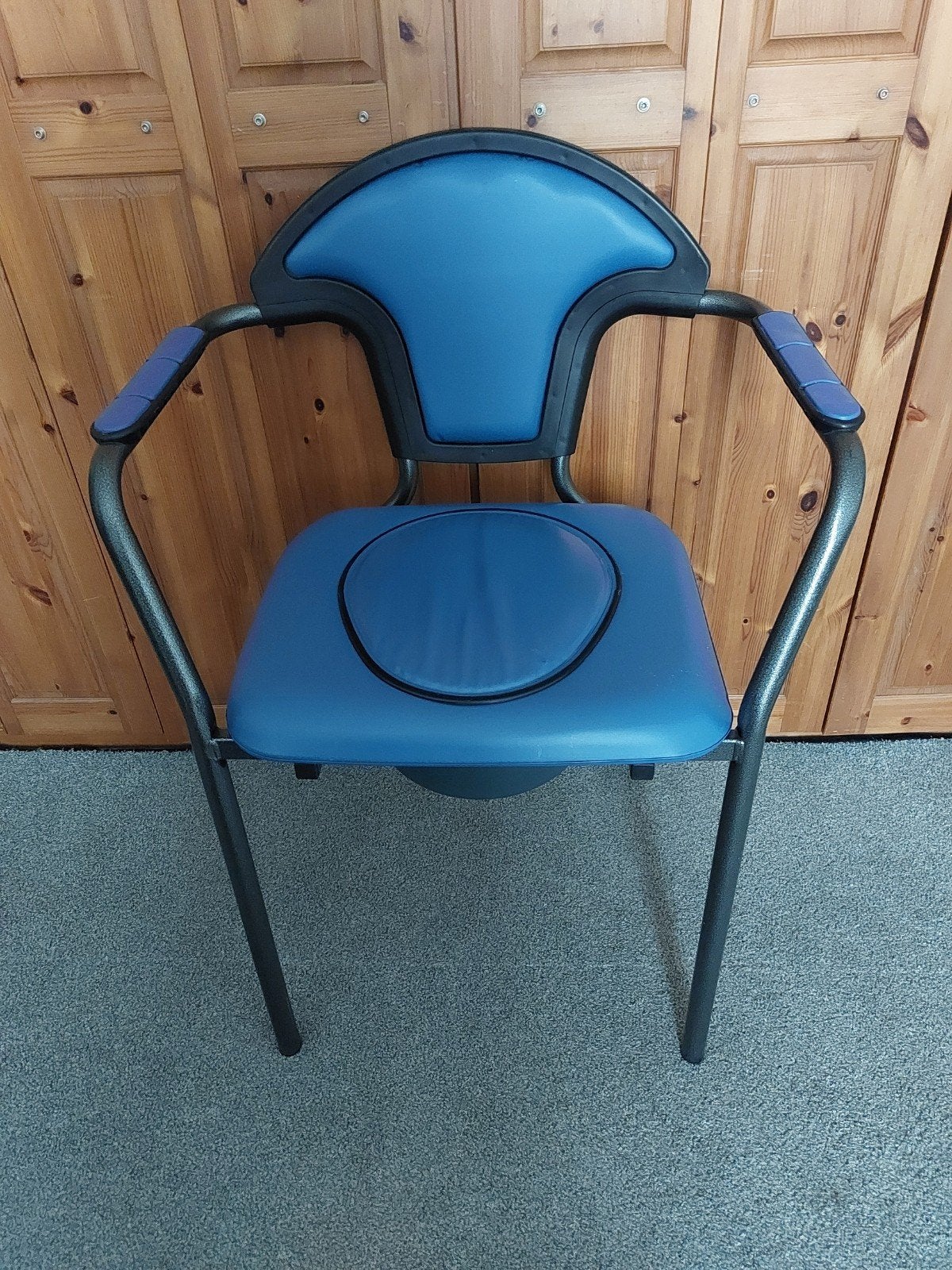 Chaise percée, Divers, Enlèvement