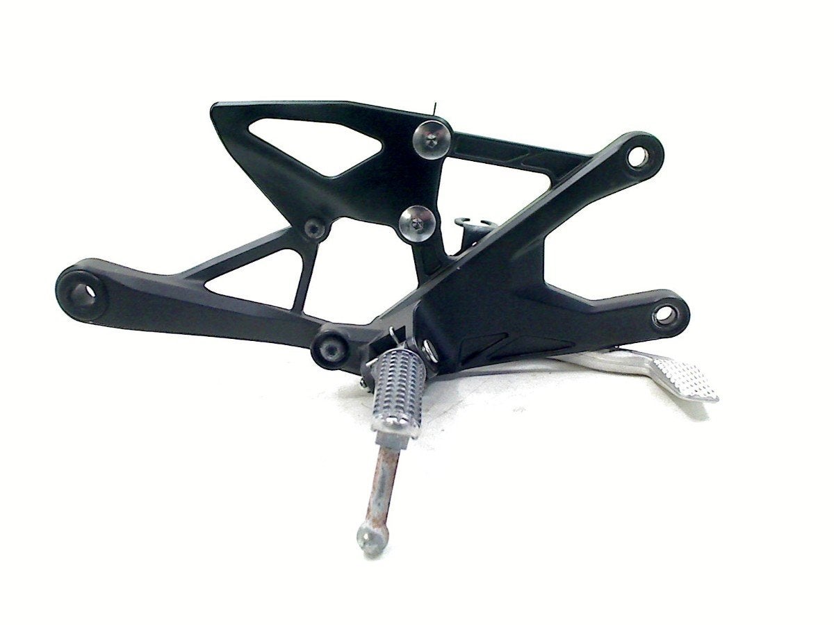 REPOSE PIEDS AVANT DROIT YZF R1 2015-2016 (YZF-R1 2CR), Yamaha Motor Europe N.V., Utilisé, Customersupport@yamaha-motor.co.uk