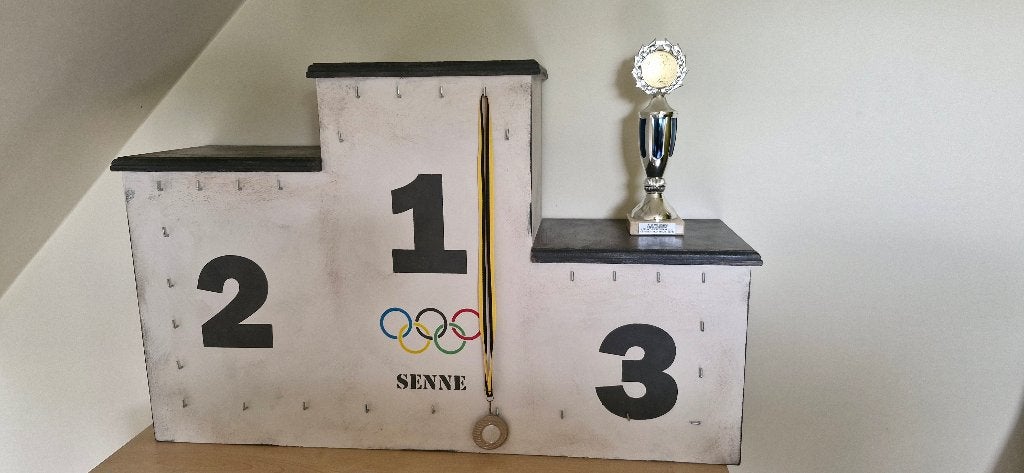 Houten podium (bekers/medailles), Ophalen, Nieuw, Hout
