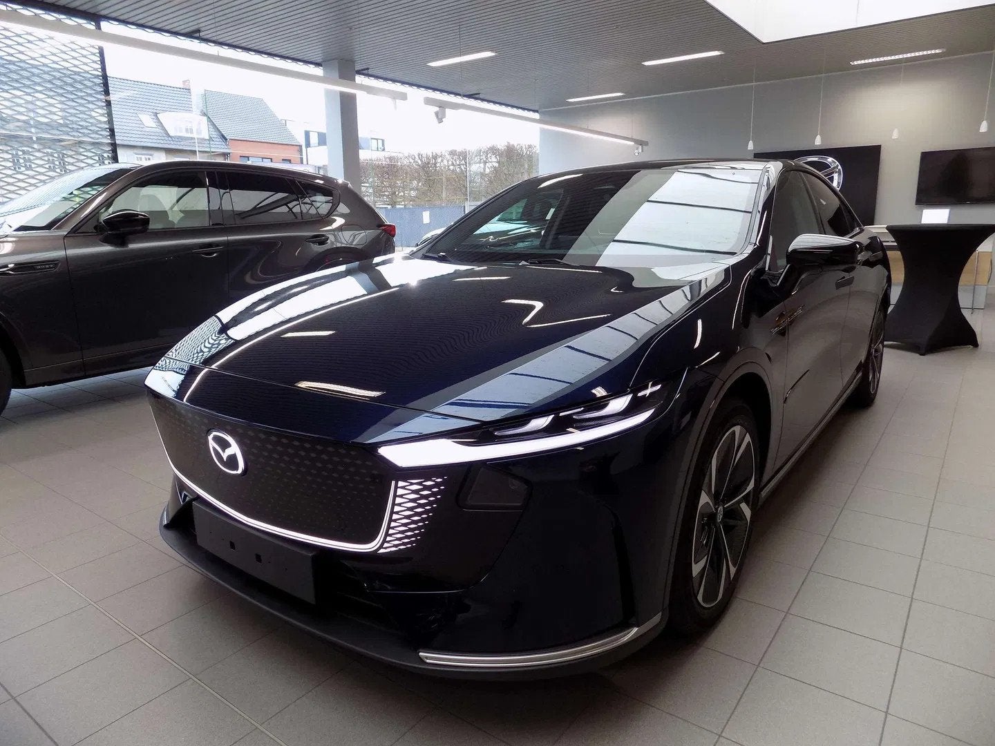 Mazda 6e 6e EV Takumi 68.8 kWh (automaat), Auto's, Automaat, 2387 kg, Zwart, Blauw