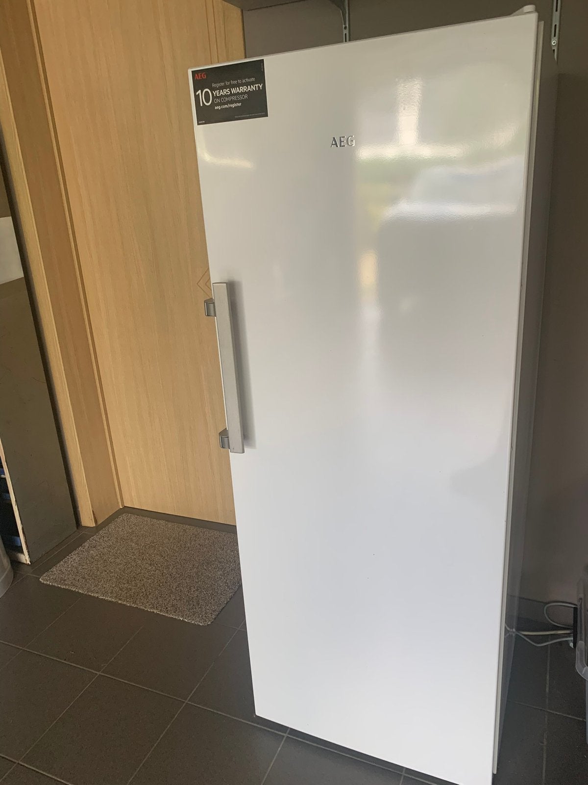 Congélateur AEG AGB332E2NW comme neuf, Comme neuf, 200 litres ou plus, 45 à 60 cm, Enlèvement