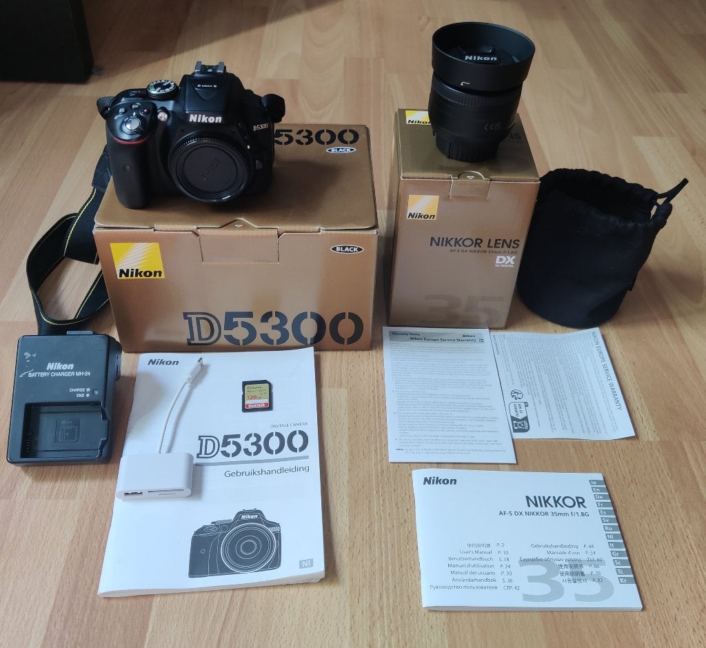 Nikon D5300 + Nikkor lens AF-S DX NIKKOR 35mm f/1.8G, Audio, Tv en Foto, Fotocamera's Digitaal, Zo goed als nieuw, Spiegelreflex