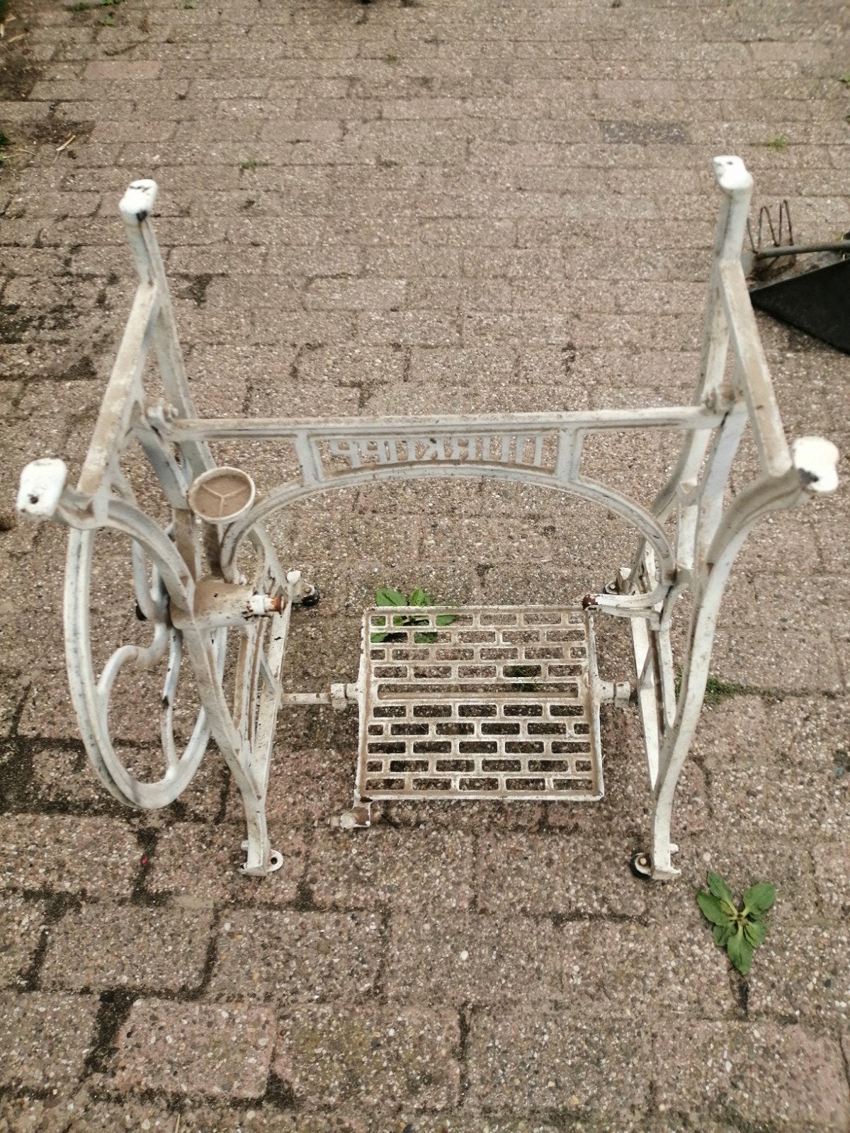 Onderstel naaimachine, Ophalen, Naaimachine