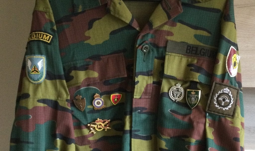 ABL Hemdvest mt XL/S - camo jigsaw incl. met alle emblemen, Enlèvement ou Envoi, Armée de terre, Emblème ou Badge