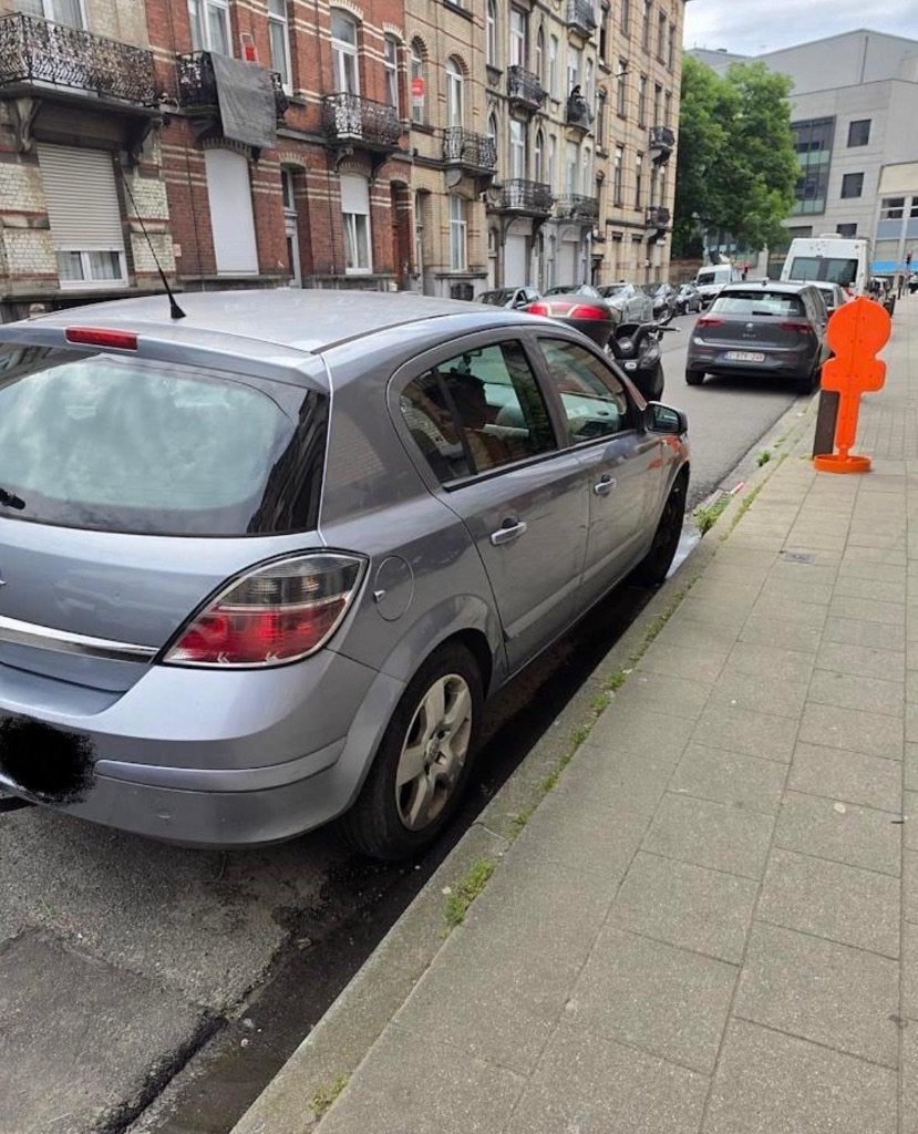Opel Astra 1.4 Essence – 2009 – 150.000 km, Autos, Argent ou Gris, Achat, Boîte manuelle, Noir