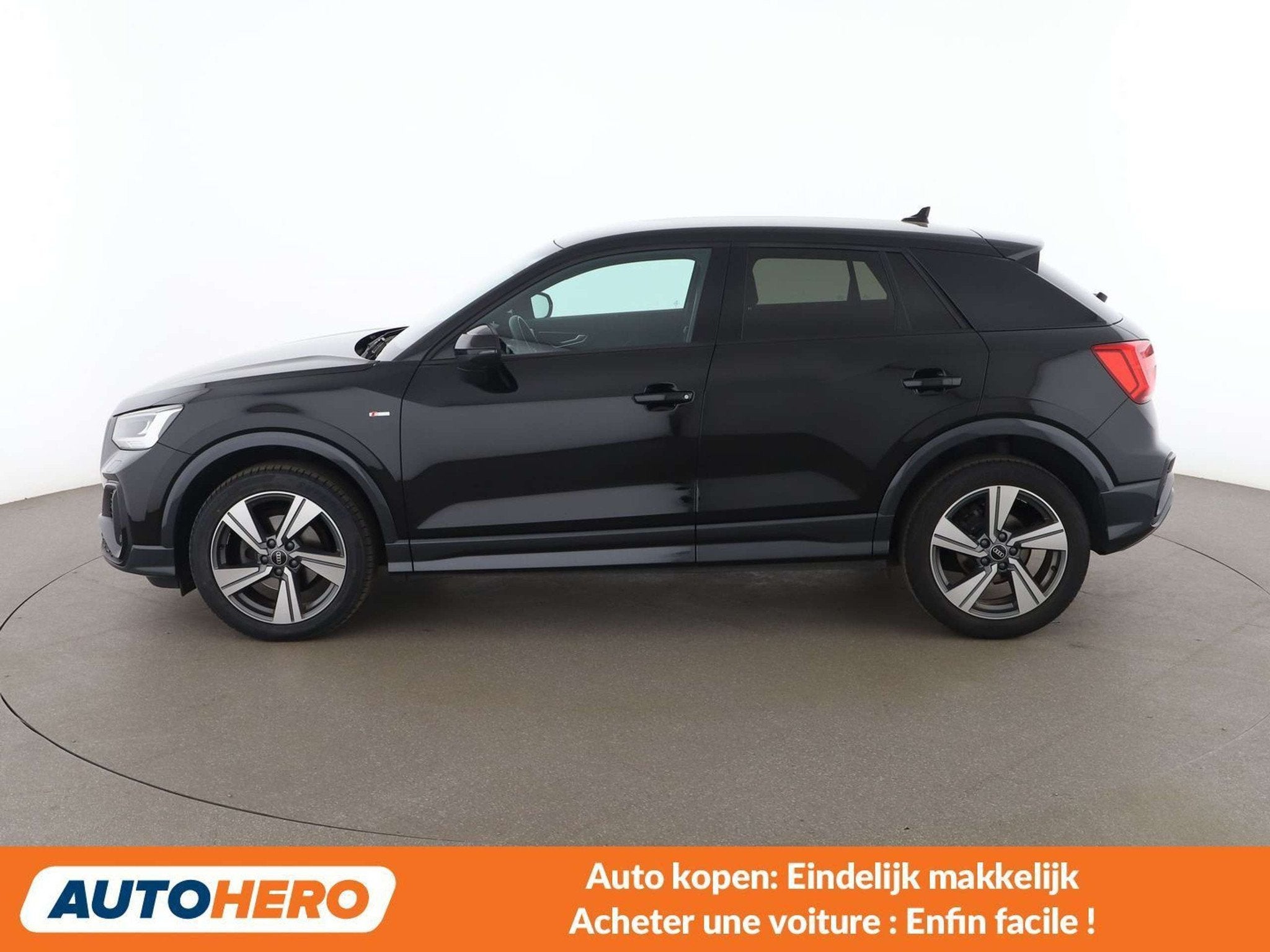 Audi Q2 35 TFSI S line (bj 2024, automaat), 1380 kg, Zwart, 5 zetels, 5 deurs