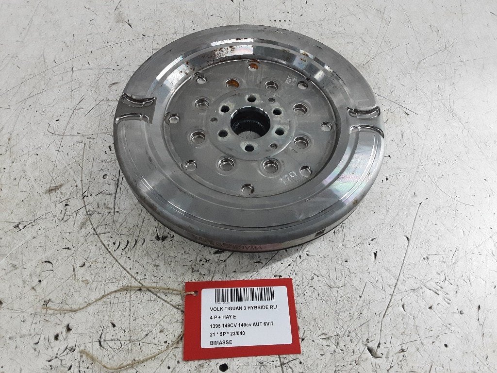 VOLANT MOTEUR BI-MASSE Tiguan (AD1) (04E105266AA), Volkswagen, Mevr. I. Hauben, Utilisé, Rue de l'Espoir 34 34
4030  GRIVEGNÉE, BE