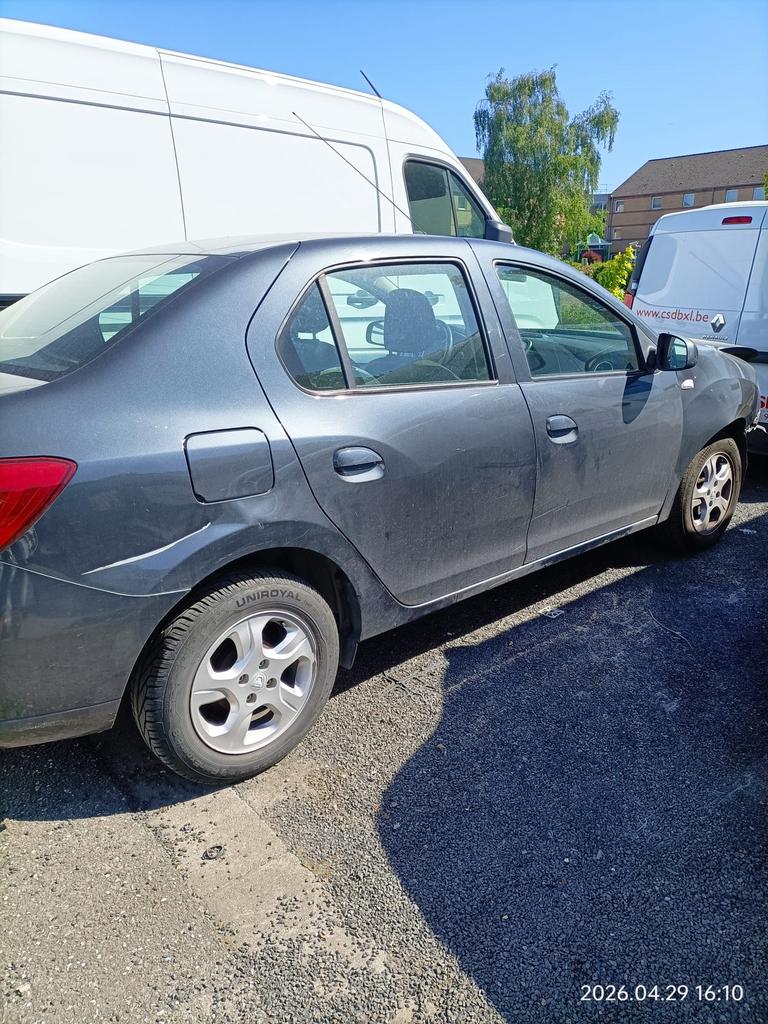 Dacia Logan accidentée, Argent ou Gris, Achat, Boîte manuelle, Berline