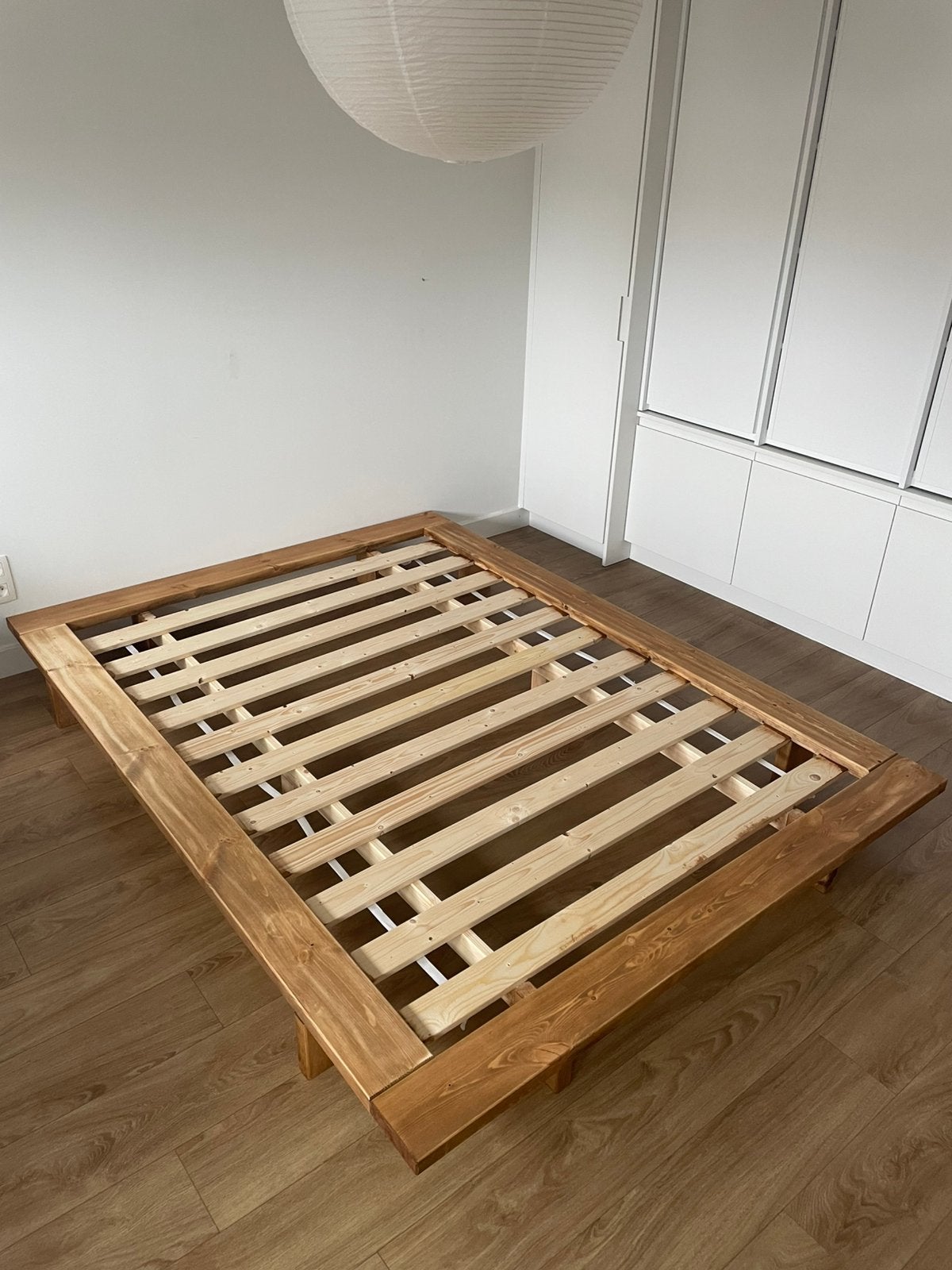 Cadre de lit style japonais Karup bois de pin, Maison & Meubles, Scandinave, japonais, moderne, contemporain, 140 cm, Brun, Enlèvement