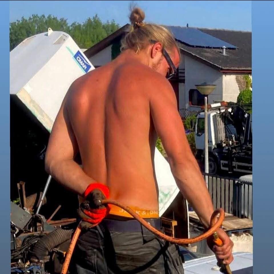 Man 27 zoekt 18+ vrouw voor gezellige date, Contacts & Messages