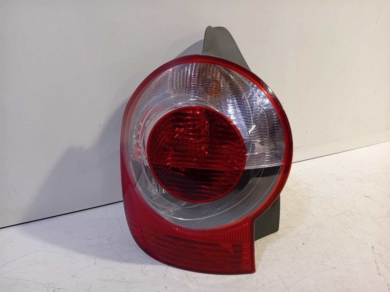 Achterlicht links buiten Renault Modus, Onderdelen@venauto.nl, Van der Ven Autorecycling B.V., Ettenseweg 76, 4706 PB Roosendaal, The Netherlands