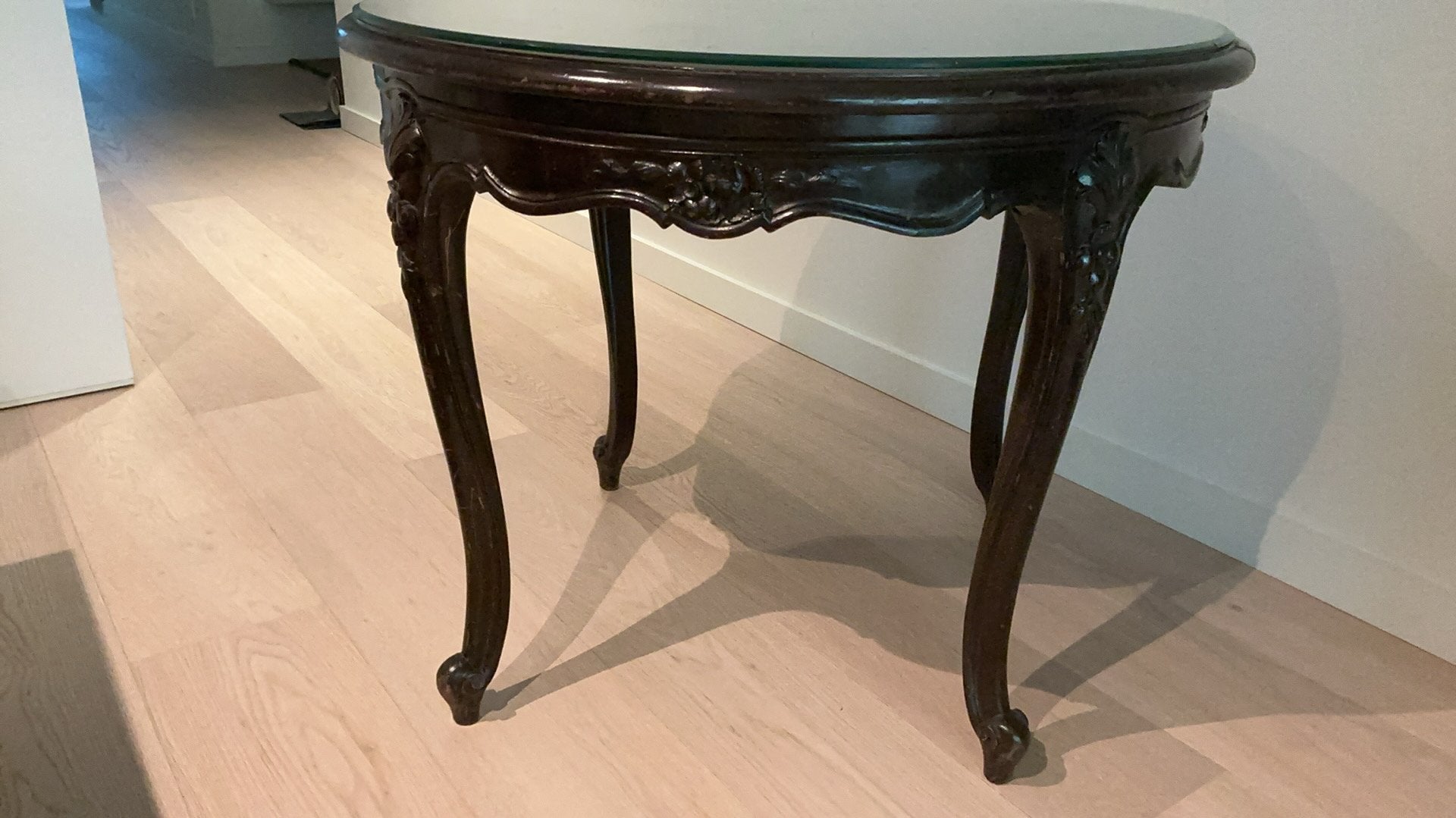 Oud, waardevol antiek salontafeltje met glazen blad, Maison & Meubles, Tables | Tables d'appoint, Enlèvement, Rond, Bois