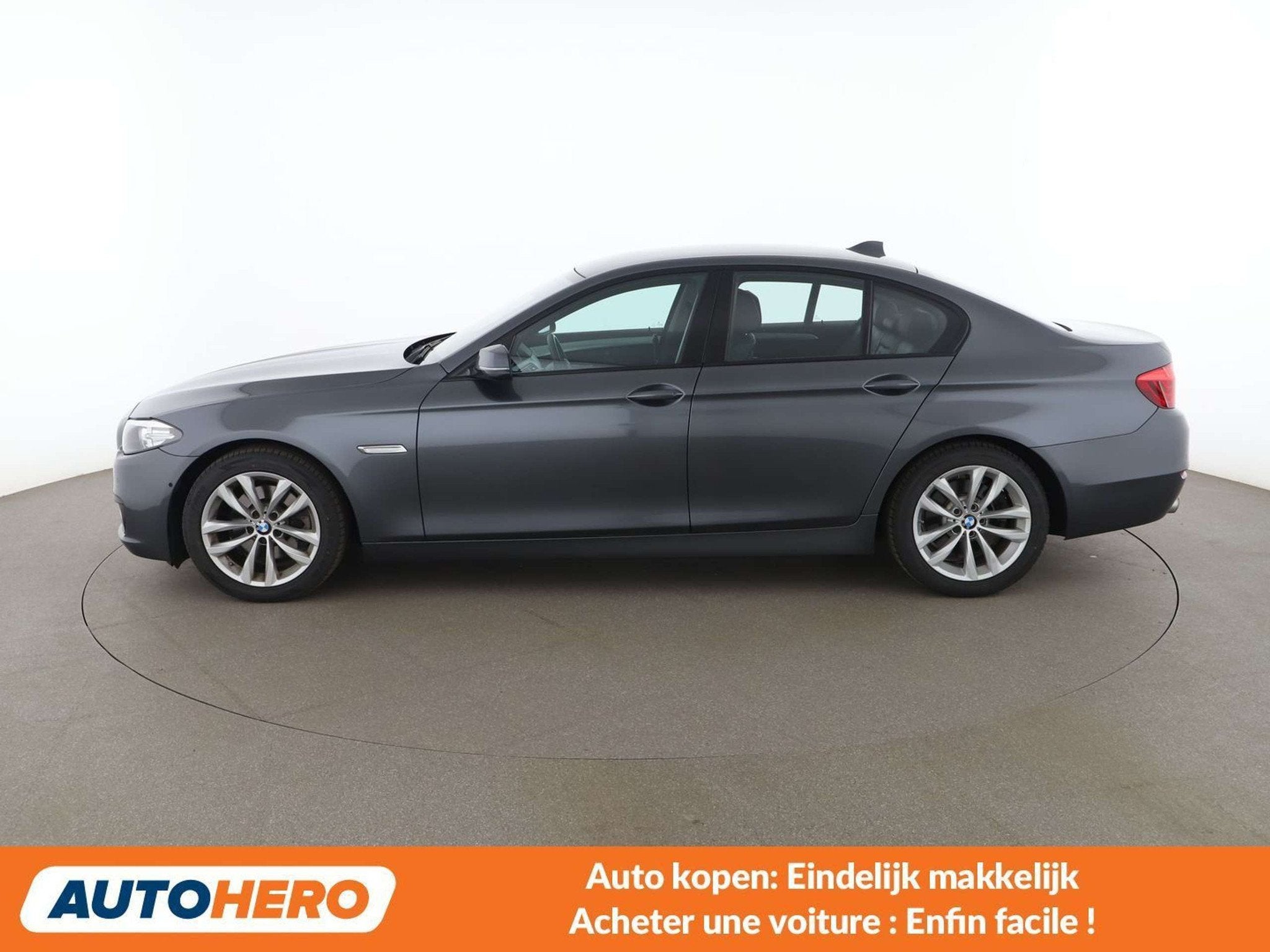 BMW 5 Serie 520 520d (année de construction 2015), Cuir, Argent ou Gris, Détection des panneaux routiers, Noir