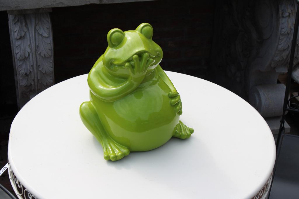 statue d une grenouille verte qui rit , soldé -50%, Enlèvement ou Envoi, Comme neuf, Synthétique, Animal