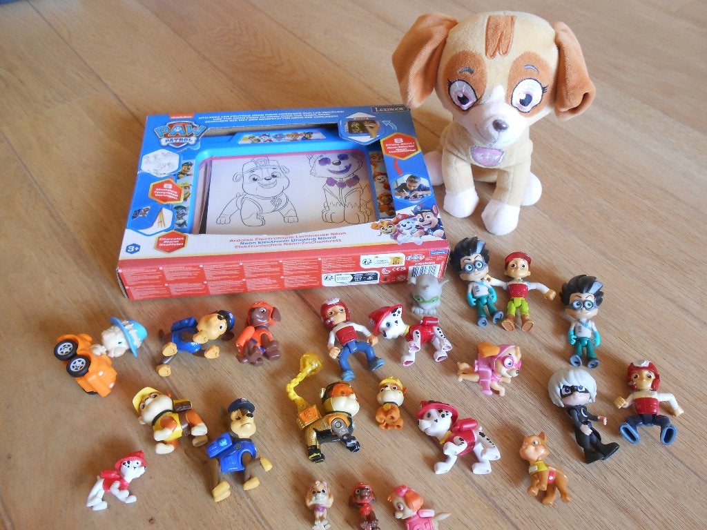 LOT de figurines Pat Patrouille + tableau + peluche, Enfants & Bébés, Jouets | Figurines, Enlèvement, Comme neuf