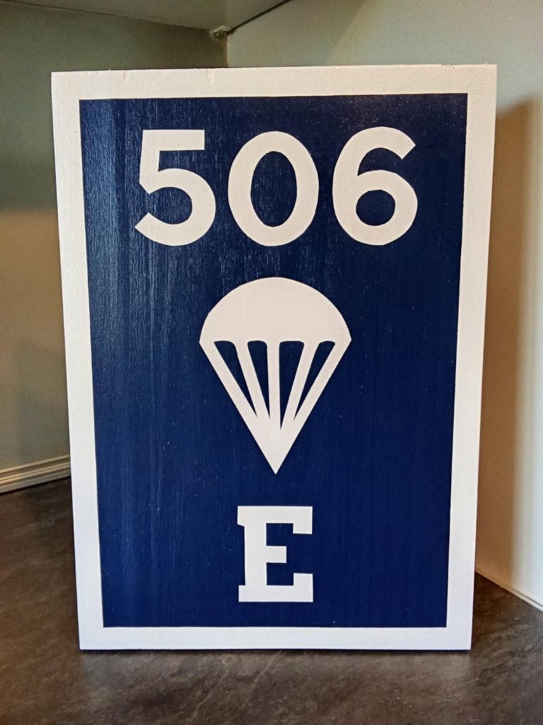 Panneau US WW2 : AIRBORNE EASY COMPANY 506TH (recto verso), Collections, Enlèvement ou Envoi