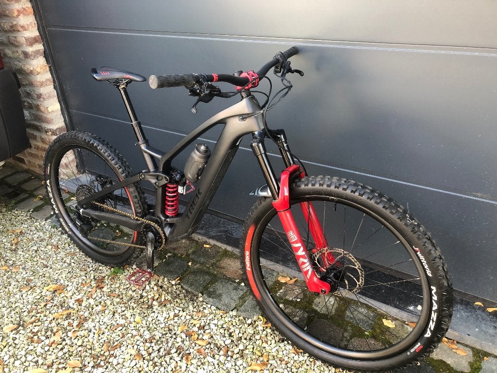 VTT electrique light haut de gamme TREK carbone 2023, Enlèvement, Utilisé, 50 km par batterie ou plus, Autres marques