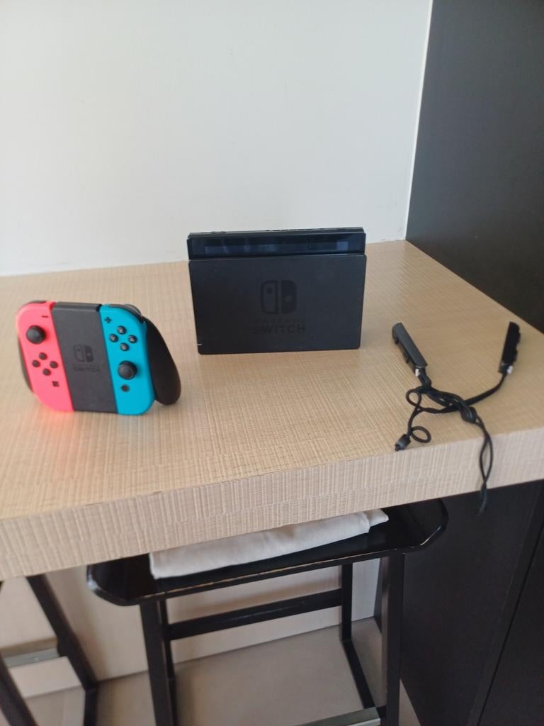 Switch met accessoires (zonder oplader) 2017 versie, Verzenden, Zo goed als nieuw, Met 1 controller, Switch Original
