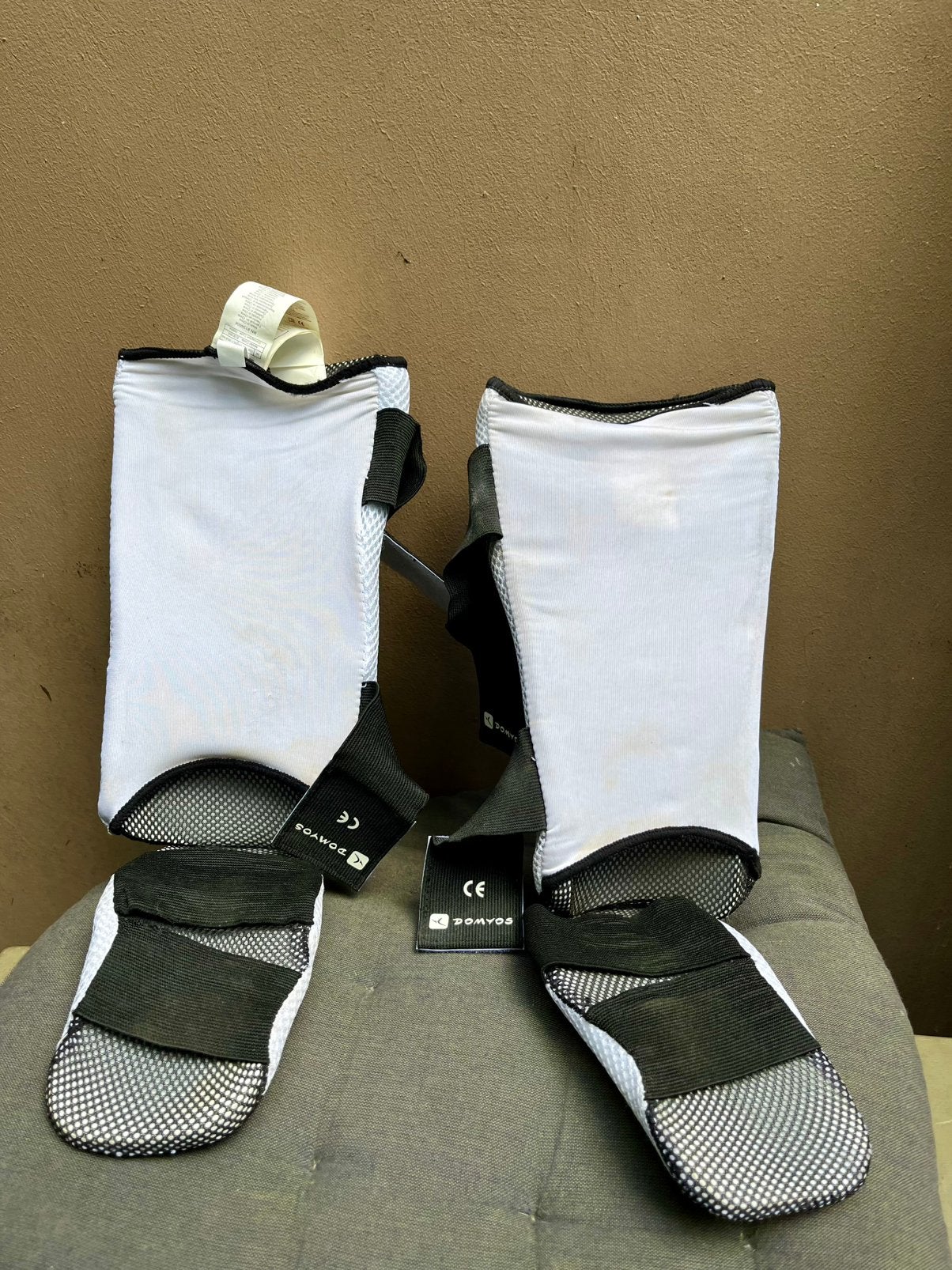 Protège-tibias et pieds Domyos – Taille L – Sports de combat, Sports & Fitness, Enlèvement, Comme neuf
