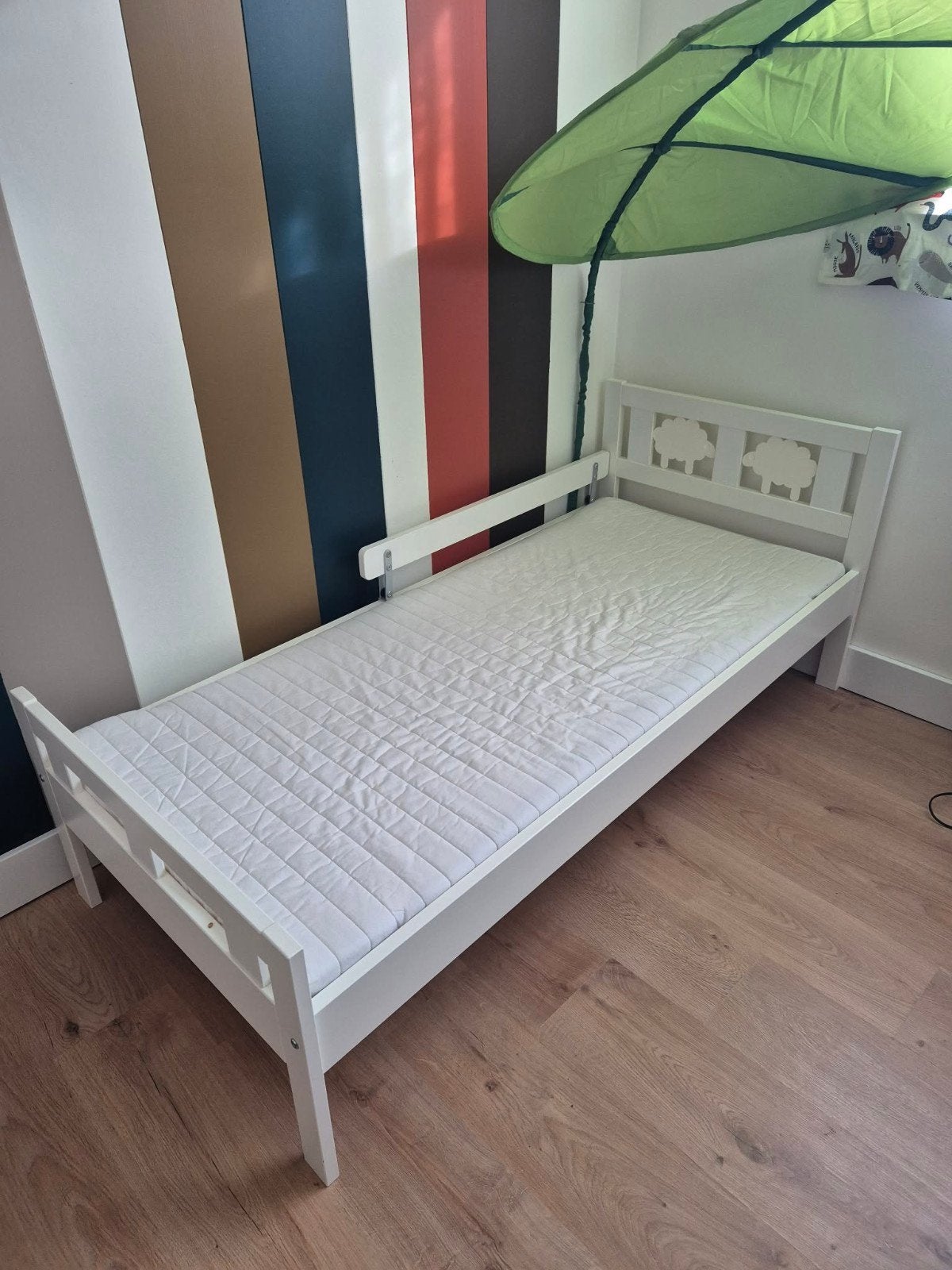 Kinderbed met matras, Ophalen, Wit, 190 cm of minder, Zo goed als nieuw