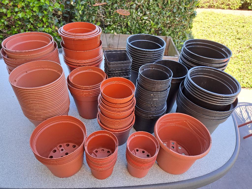 bloempot, plastic, proper, 160 stuks, diverse maten en afm., Tuin en Terras, Ophalen, Kunststof, Zo goed als nieuw, Minder dan 40 cm