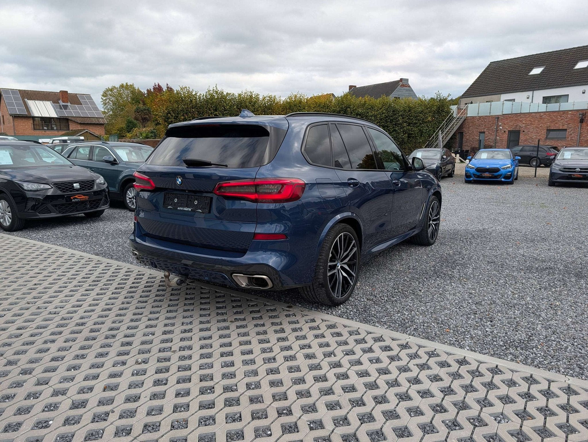 BMW X5 M M50 | AWD | PANO | LICHTE VRACHT | FULL OPTION | AD, Auto's, Automaat, 2993 cc, Blauw, Bedrijf
