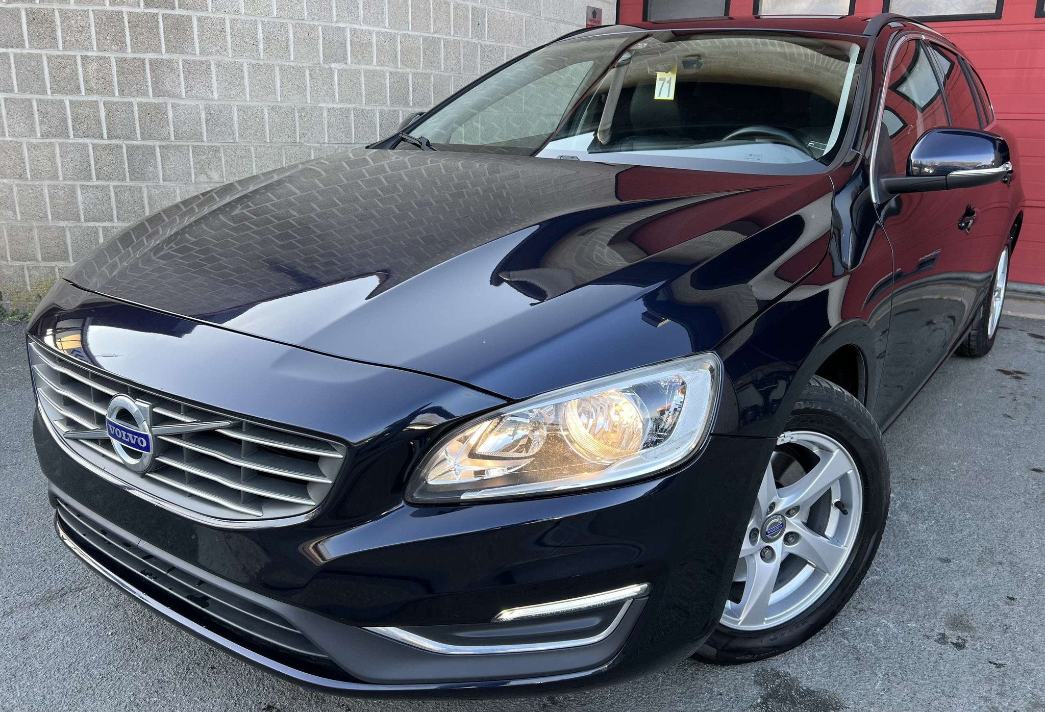 Volvo V60 2.0 D2 Dynamic Edition / EURO 6b + NAVI+ CARNET, Autos, Volvo, Achat, Euro 6, Entreprise, Boîte manuelle