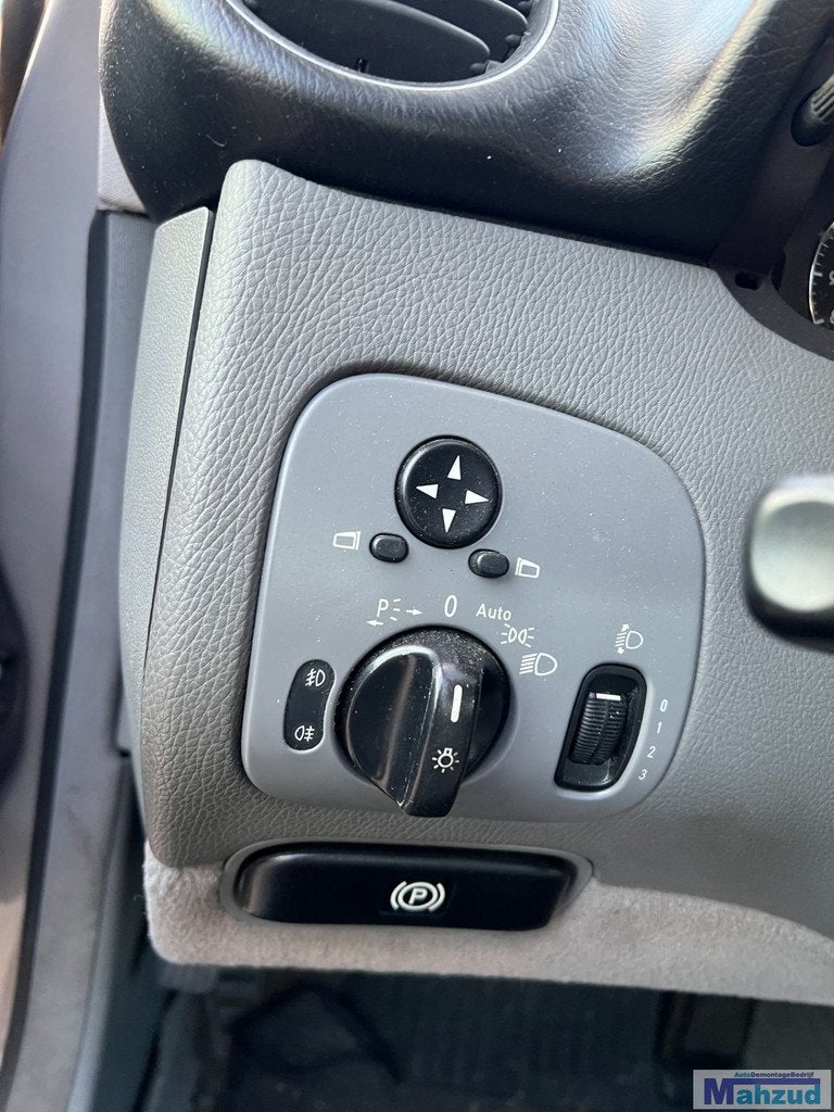 Interrupteur d' clairage MERCEDES CLK W209 2002-2009, Mercedes-Benz AG, Mercedes-Benz, Utilisé, Mercedesstrasse 120
70372  Stuttgart, DE