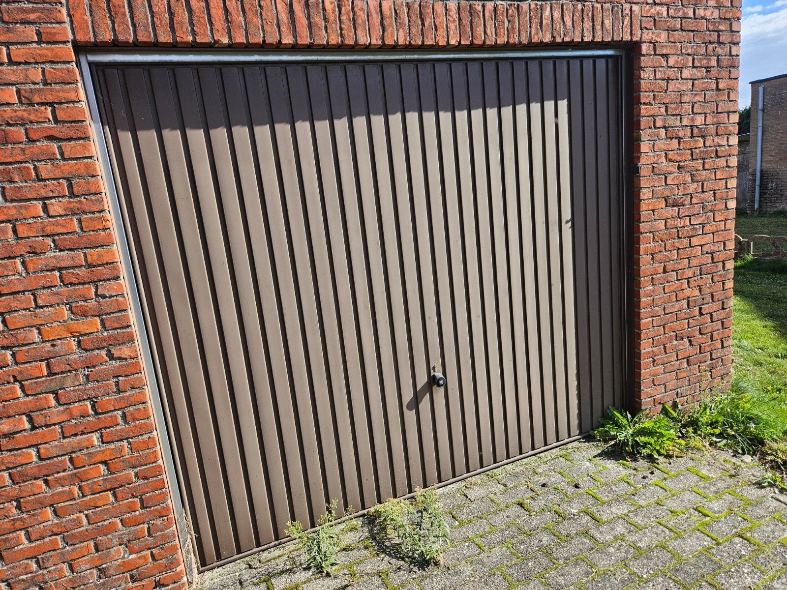 Metalen Poort met elektrische motor en afstandsbediening, Ophalen