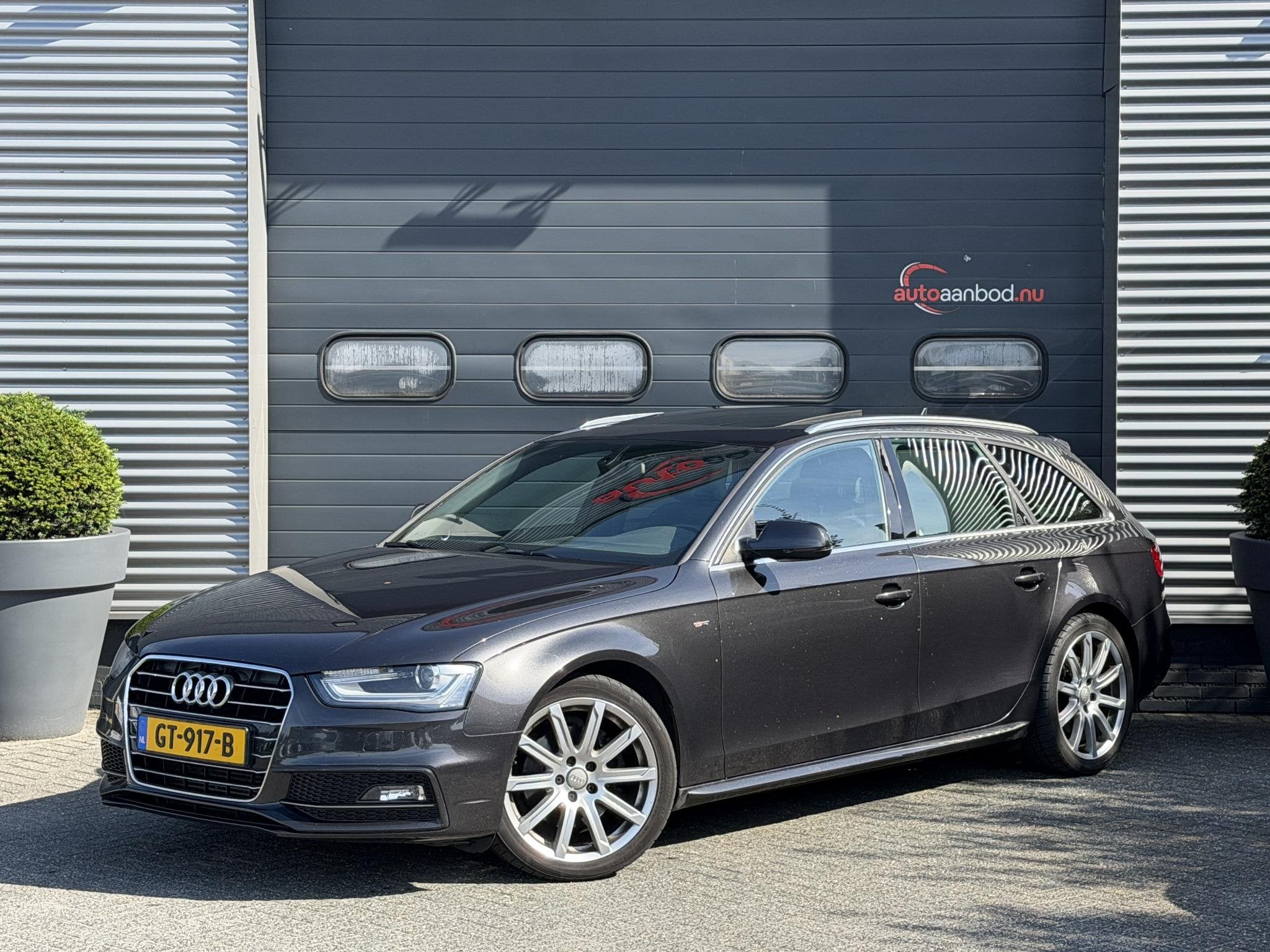 Audi A4 Avant 1.8 TFSI S Edition (automatique), Argent ou Gris, Break, Automatique, Auto-Union-Straße 1
85057  Ingolstadt, DE