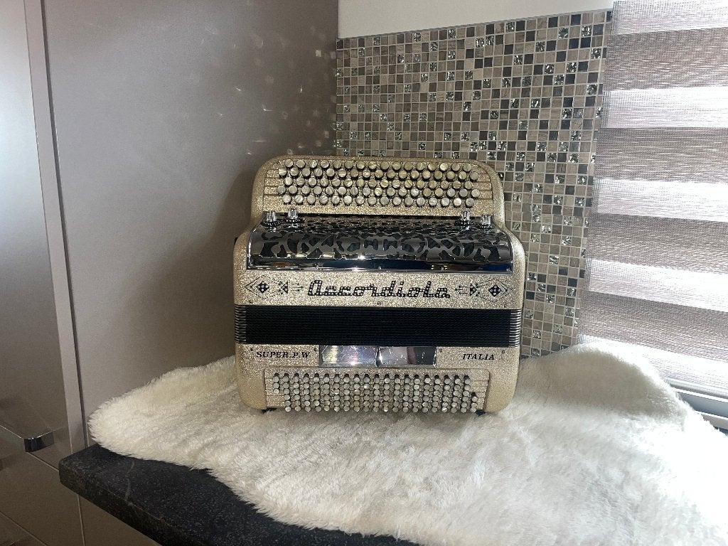 Super Accordiola  in splinter nieuwstaat, Ophalen, Met koffer, Knopaccordeon, 120-bas