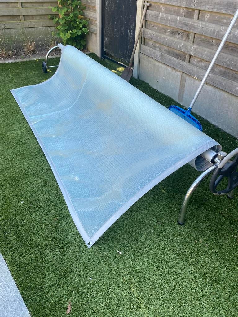 Afdekzeil op rol zwembad, Ophalen, Gebruikt, Afdekzeil