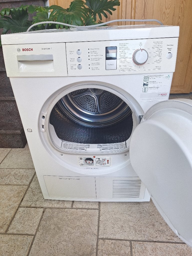 Te koop: droogkast met condensbak - Enkel ophalen, Elektronische apparatuur, Droogkasten, Ophalen, Gebruikt, Voorlader, 85 tot 90 cm