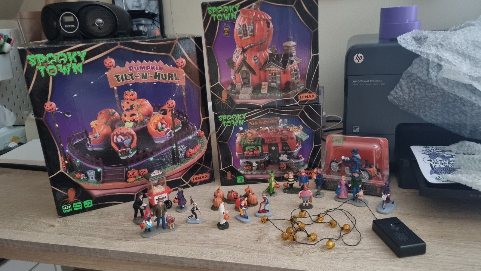 Lemax Spooky Town, Enlèvement