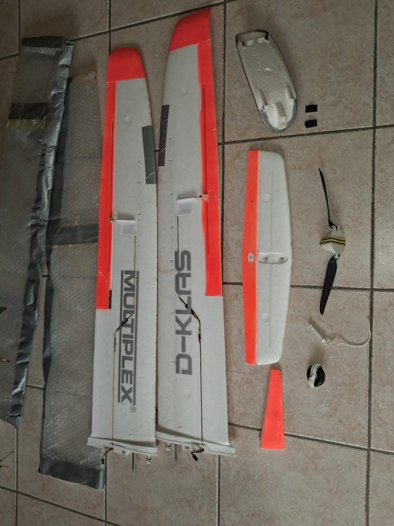 1 paar fluorescerende multiplexvleugels  voor solius glider, Hobby en Vrije tijd, Ophalen, Gebruikt
