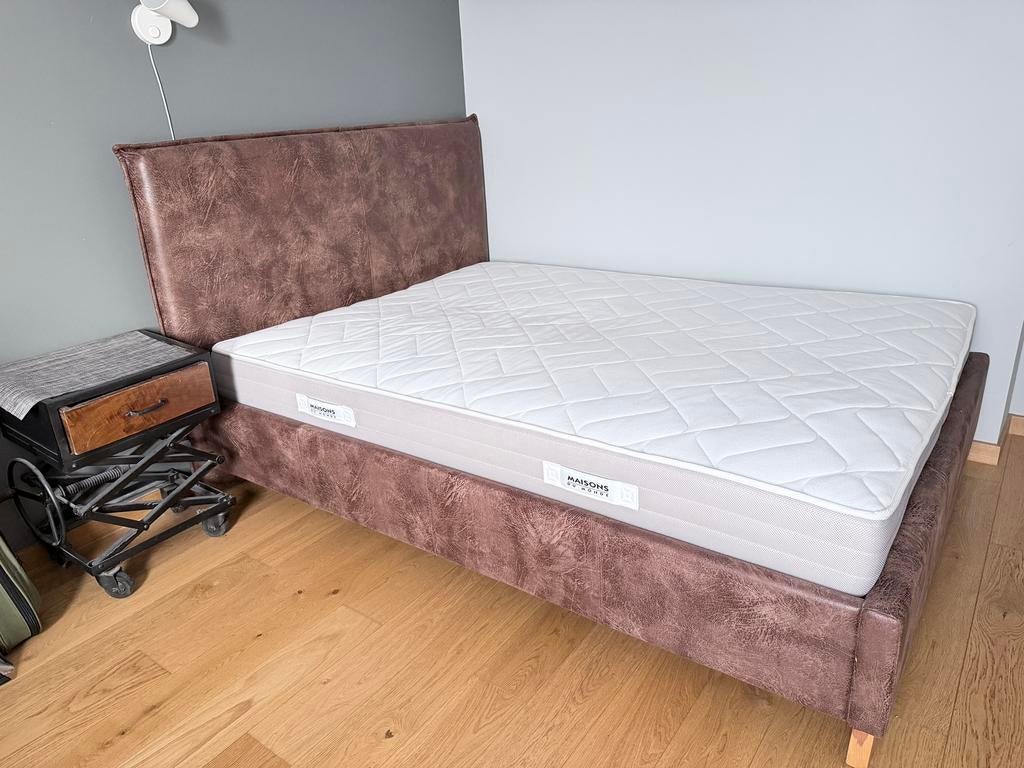 Lit en suédine marron140x190 +sommier à lattes et matelas, Maison & Meubles, Chambre à coucher | Matelas & Sommiers, 140 cm, Enlèvement