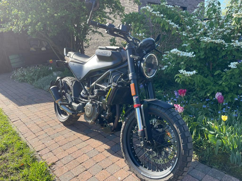 Moto Husqvarna 125 cc, Particulier