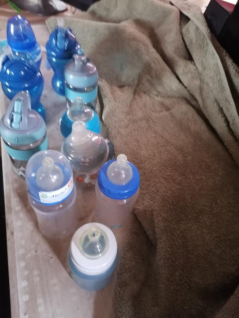7 drinkflesjes en 3 papfles, Ophalen