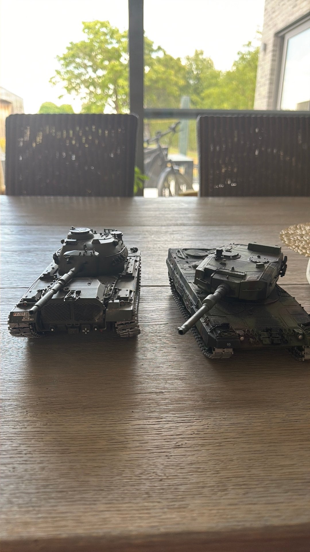 2x Minichamps tanks helaas met schade, Verzamelen, Militaria | Algemeen, Ophalen