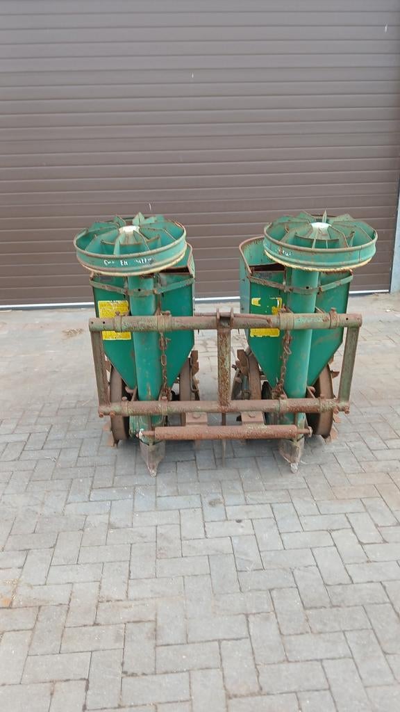 2 oude aardappel plant machine's, Zakelijke goederen, Landbouw | Werktuigen, Ophalen of Verzenden