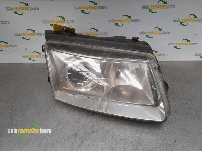 Phare droit d'un Volkswagen Passat, -, Volkswagen, -, 3 mois de garantie