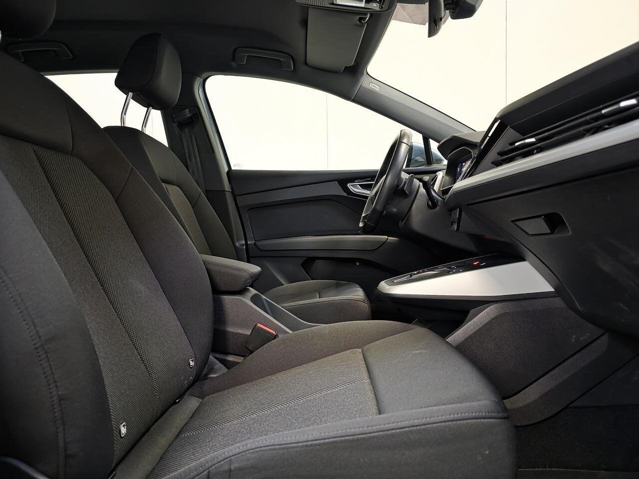 Audi Q4 e-tron 40 - GPS - Airco - 93,8%! 380km Topstaat! 1S, Auto's, Audi, 4 deurs, Zwart, Elektrisch, 5 zetels