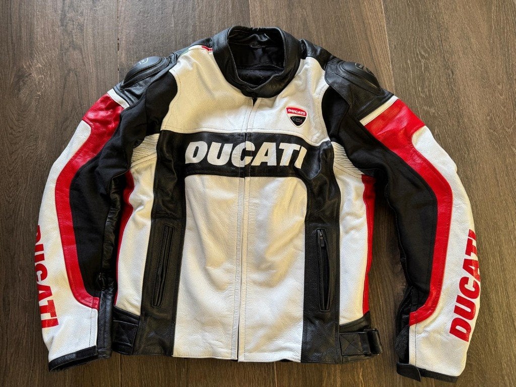 Ducati motorjas maat M  NIEUW!!, Motoren, Kleding | Motorkleding, Jas | leer, Dames, Heren, Nieuw zonder kaartje, Ophalen of Verzenden