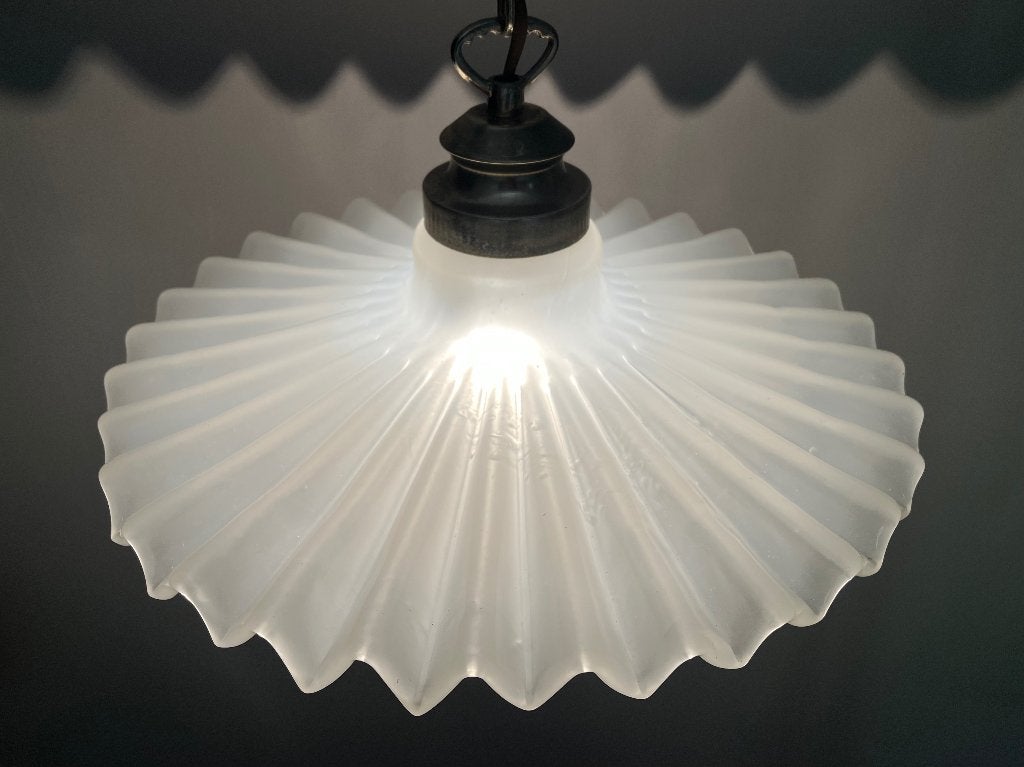 Vintage gegolfde opaline hanglamp, Huis en Inrichting, Ophalen