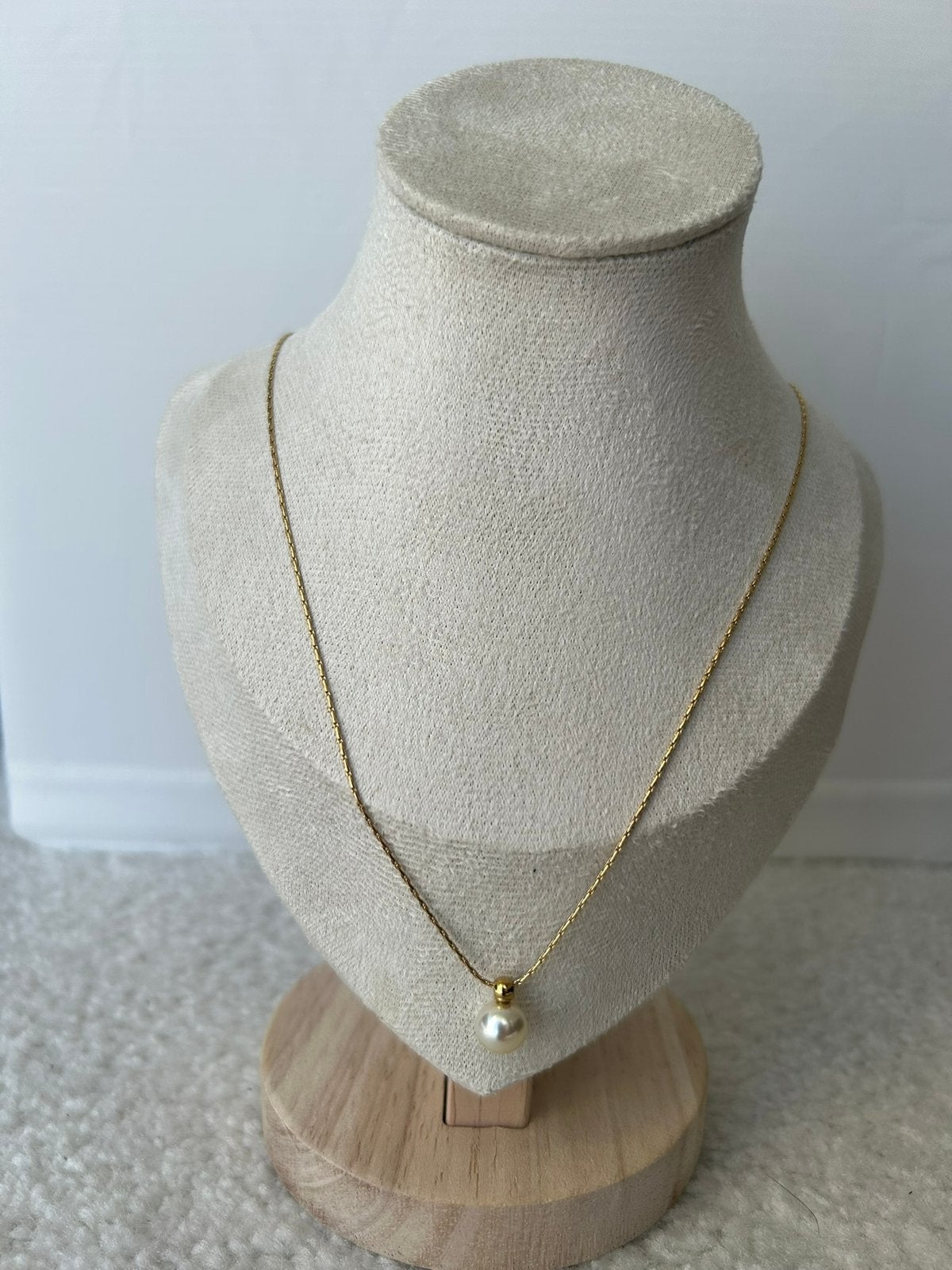 Collier doré en acier inoxydable perle blanche, Enlèvement ou Envoi, Neuf