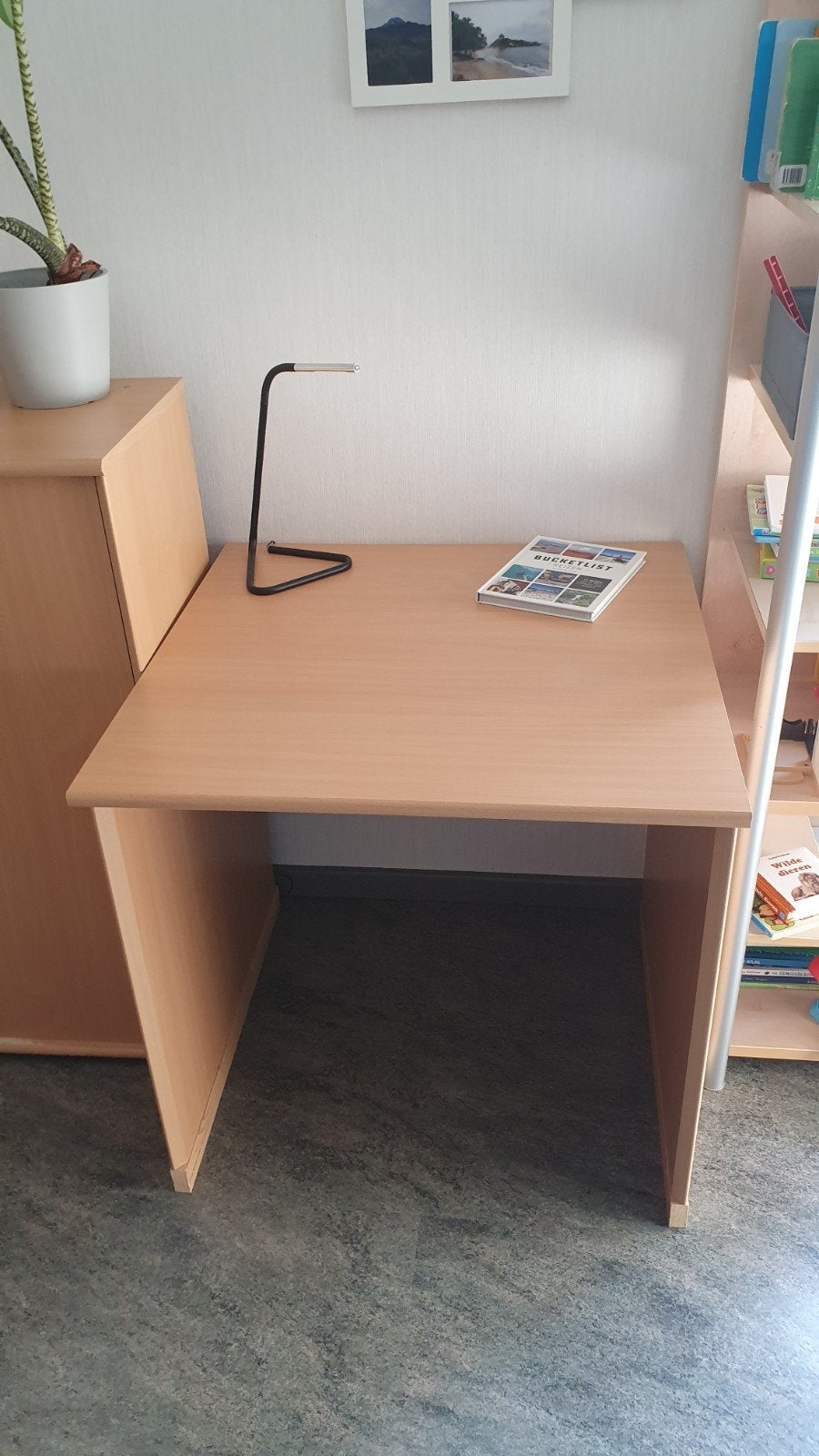 Kwalitatief bureau 80x80 cm, Bureau d'écolier, 80 cm, Comme neuf, Enlèvement