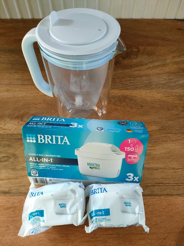 Brita glazen waterkan + 2 filters, Ophalen of Verzenden, Zo goed als nieuw, Meerkleurig, Overige merken