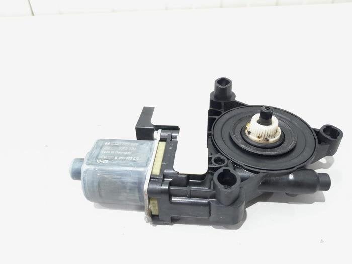 Moteur de vitre portière d'un Volkswagen Polo, Volkswagen, -, 3 mois de garantie, Utilisé